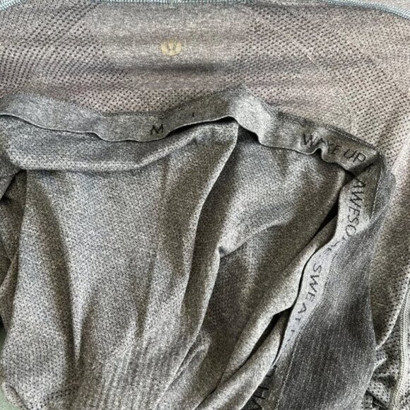 Lululemon Men's Long Sleeved Athletic Tee Size Medium - Picture 7 of 7